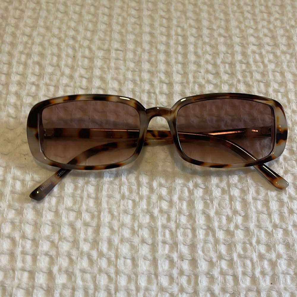 Boutique brown sunglasses